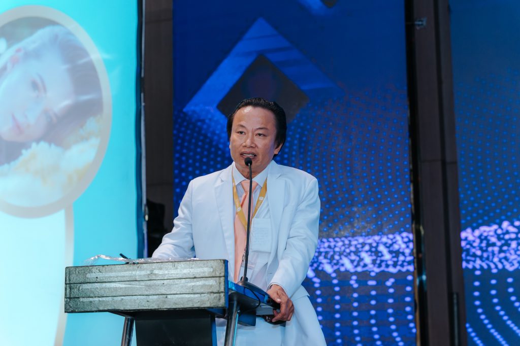 bac-si-Duy-thiện-báo-cáo-khoa-học tại mỹ